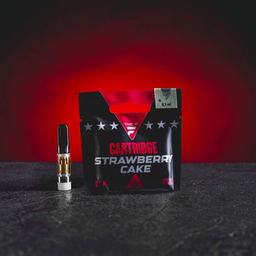 THF Cartridge Strawberry Cake mit premium THF-Formel, süßem Erdbeergeschmack kombiniert mit cremiger Basis, leichtem und positivem Sammlerprofil, sanftem Zug und ausgewogenem Dessert-Geschmack. con fórmula moderna de THF y perfil selectivo sativa moderne THF-formule en sativa-selectief profiel